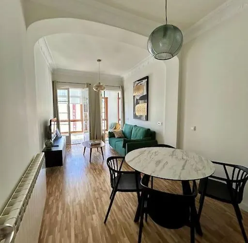 Magnolios De Lain Calvo *